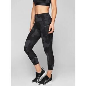 Athleta Relay 2.0 Capri Shadow Camo 7/8 Intuition Tight Women’s Medium